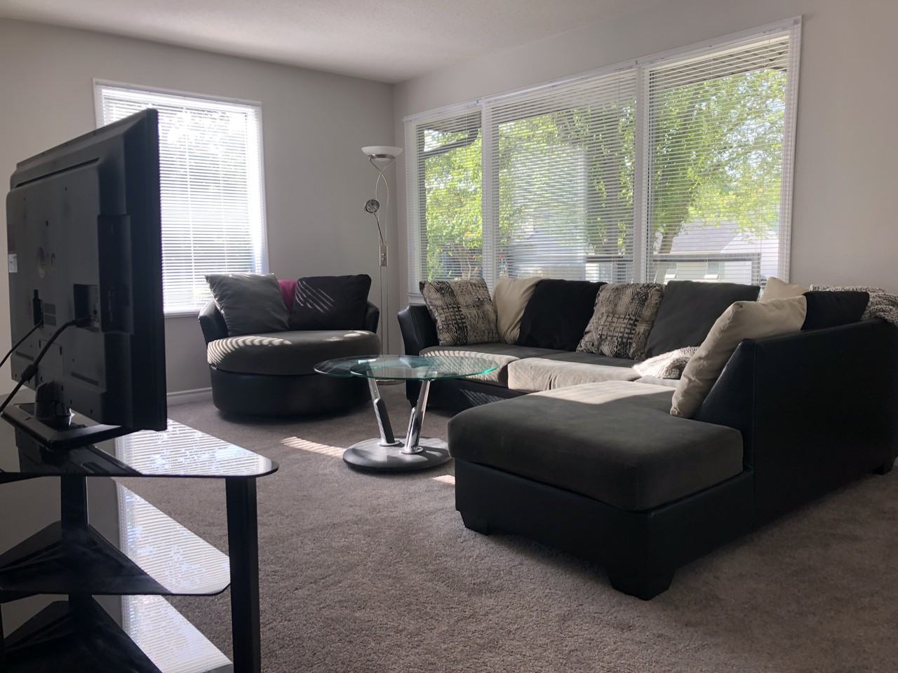 222 3 Street East - Photo 3 of 16