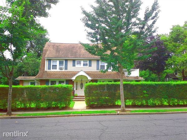 160 Johnson Ave - Photo 2 of 7