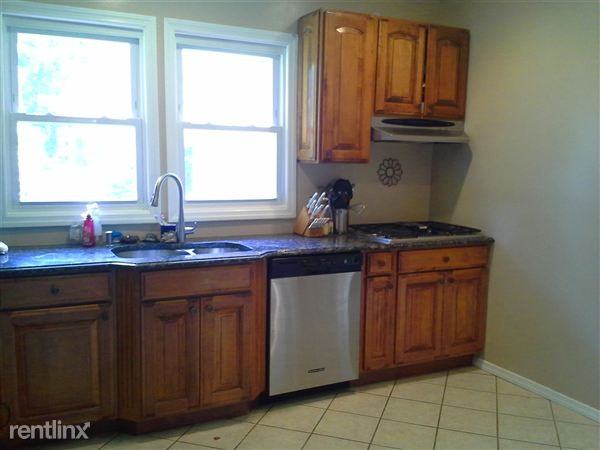 160 Johnson Ave - Photo 3 of 7