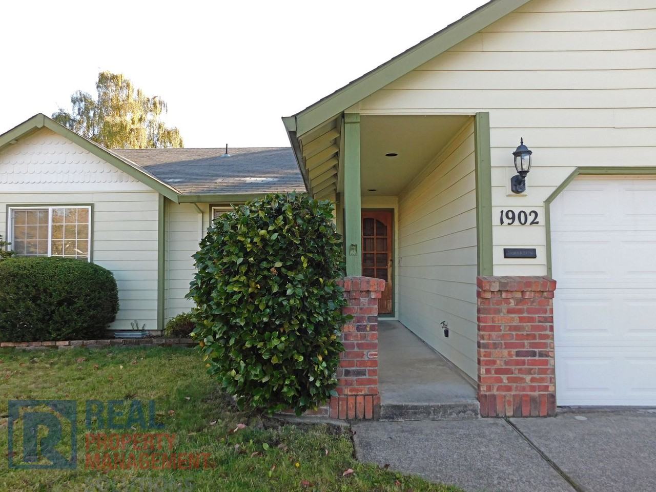 1902 N Valeri Dr - Photo 3 of 30