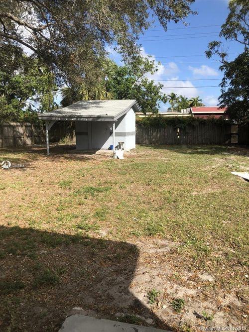 530 Northwest 31st Avenue - Photo 3 of 8