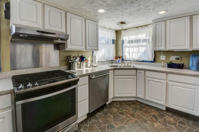 138 Guider Lane - Photo 3 of 25