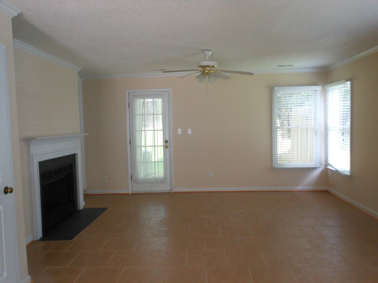 4328 Bona Ct - Photo 3 of 16