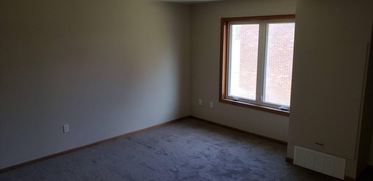 614 W Main St - Photo 3 of 7