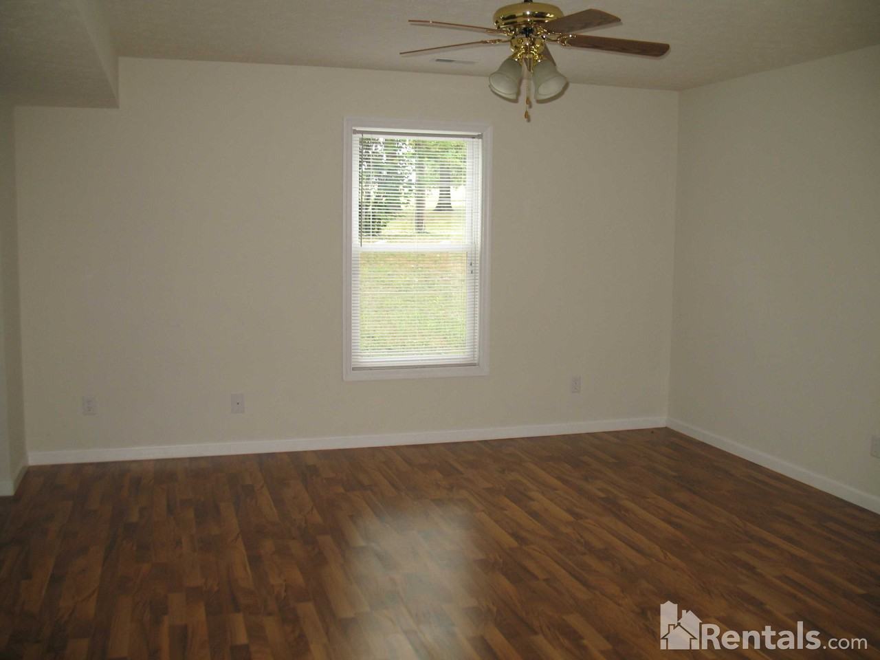 1408 E Hillside Drive - Photo 3 of 17