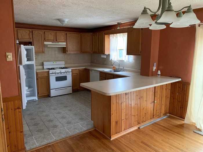 83 Rosemont Avenue - Photo 2 of 9