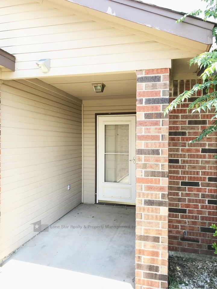 3401 Driftwood Drive - Photo 2 of 35