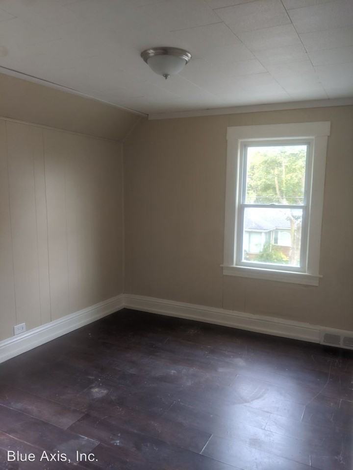 174 Independence St-4 - Photo 3 of 8