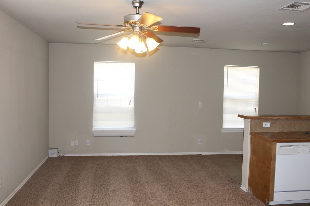 955 Hamilton Falls - Photo 3 of 16