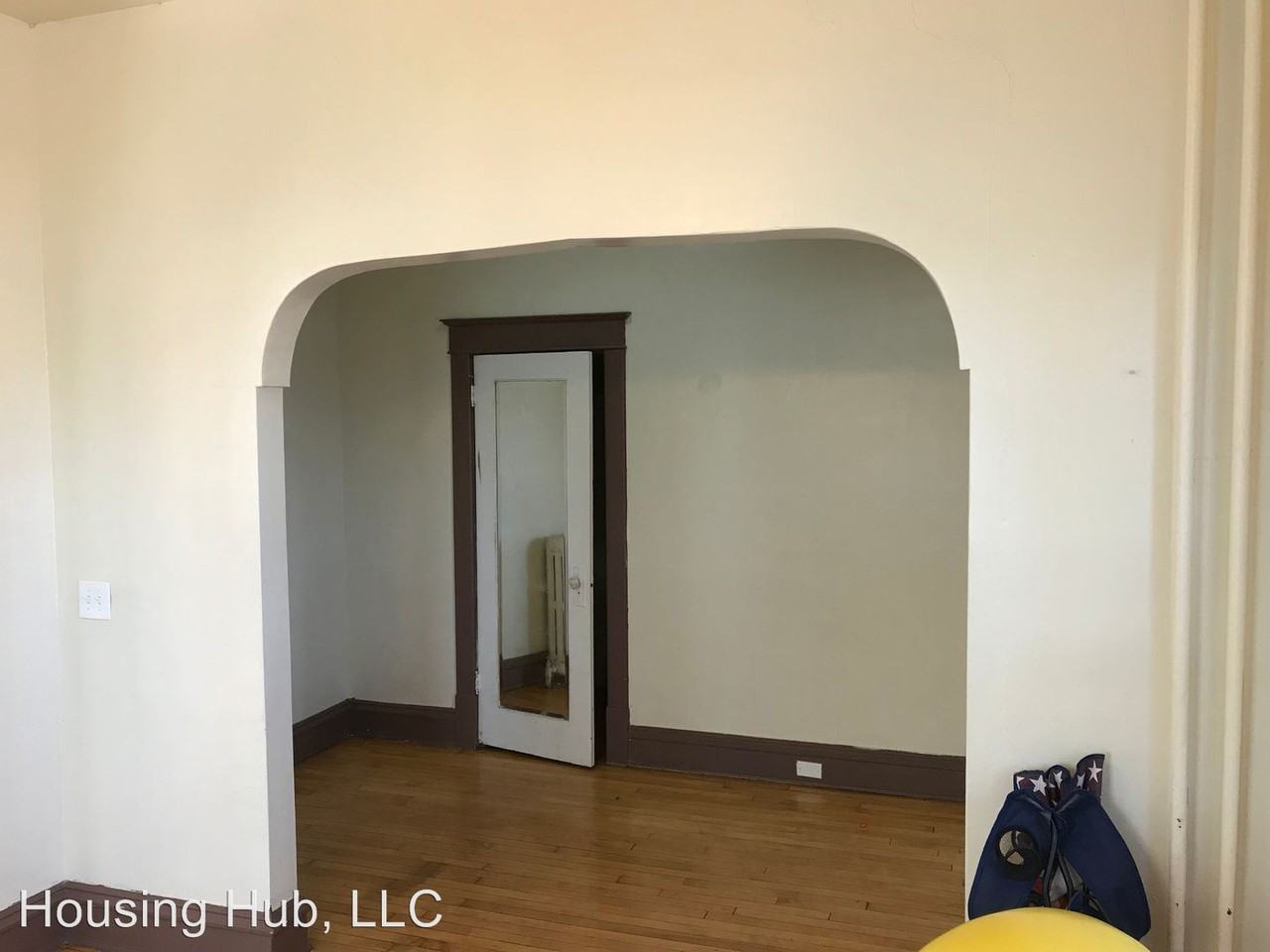 1015 Humboldt Ave N - Photo 3 of 9