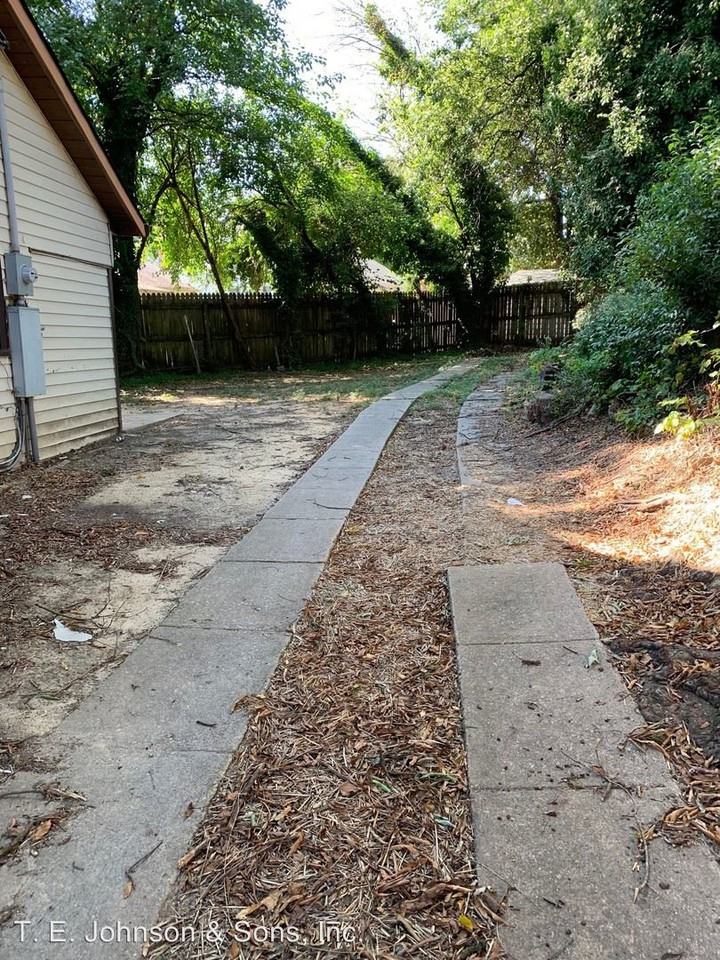 2304 Montrose Ave - Photo 2 of 21