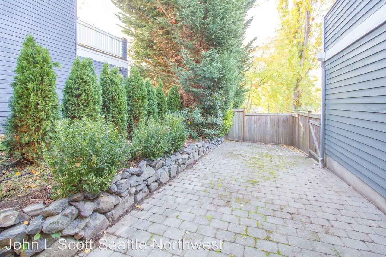 4021 Ne 45th St - Photo 3 of 25