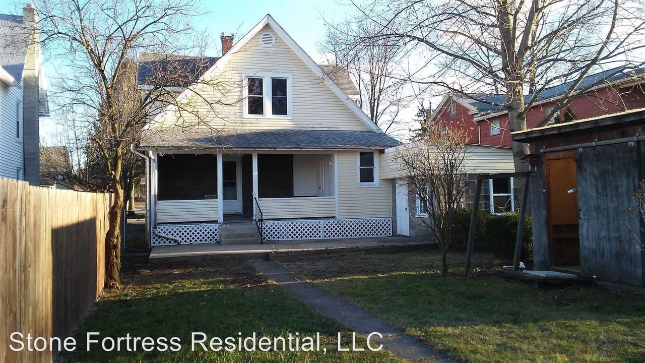 135 E Water Street - Photo 3 of 20