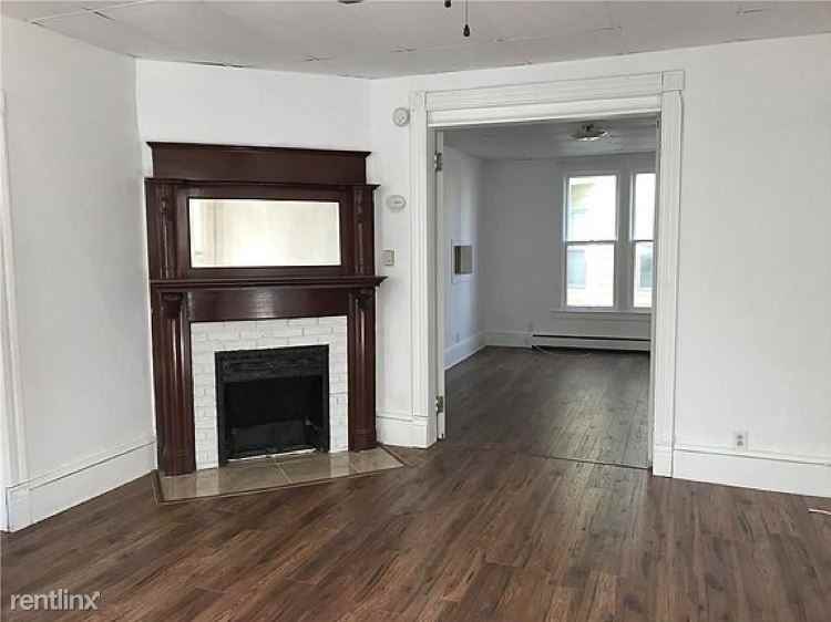 323 North Fourth St. Lower - Photo 2 of 10