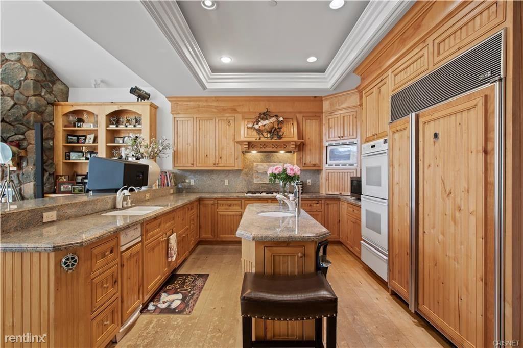 2094 Trentham Rd - Photo 2 of 10