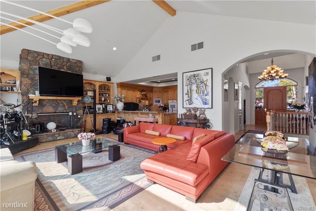 2094 Trentham Rd - Photo 3 of 10