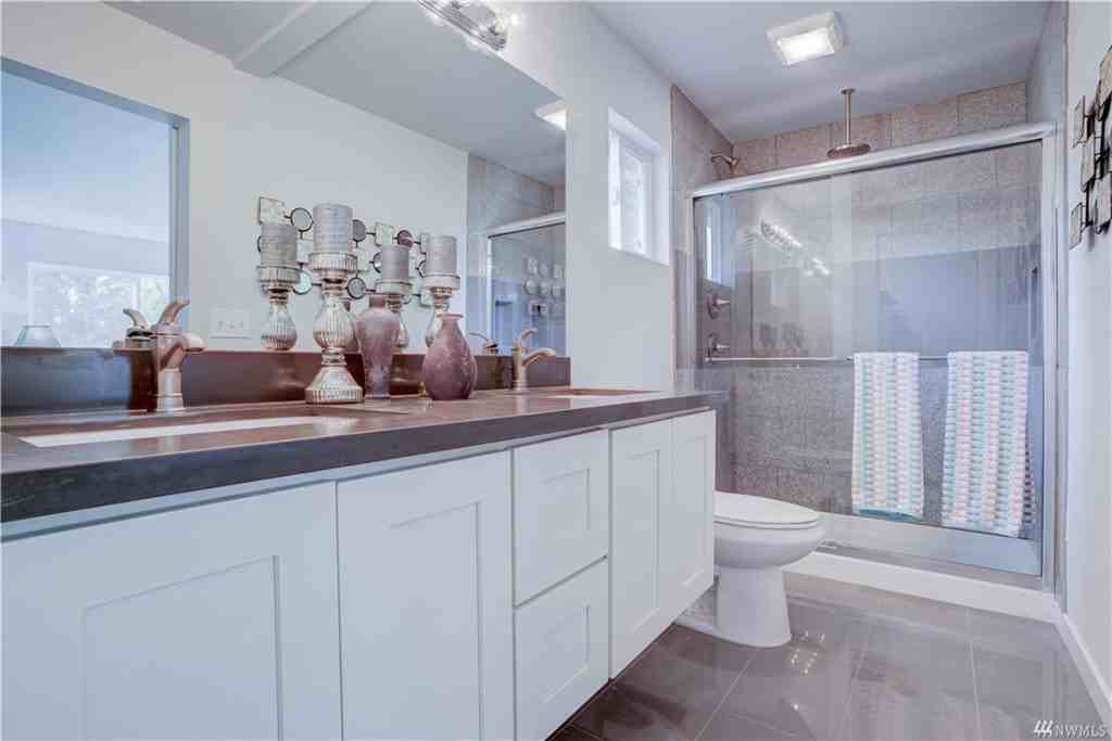 14611 38th Place W - Photo 3 of 13