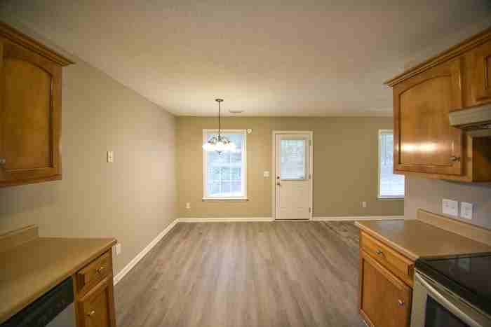 11179 Stone Ridge Court - Photo 3 of 10