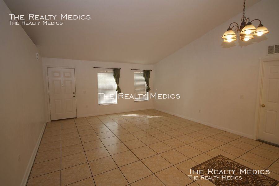 934 Deming Dr - Photo 3 of 27