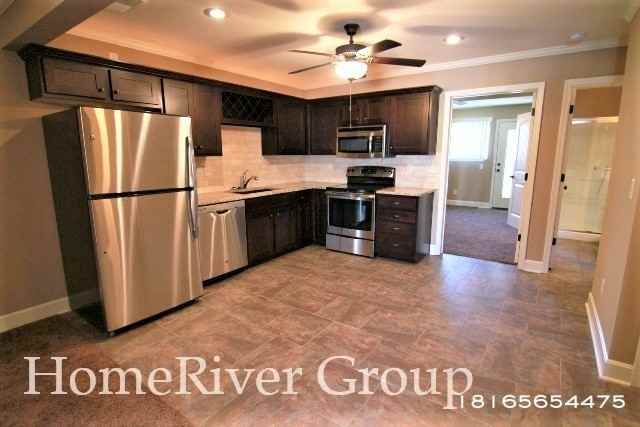 8326 N Spruce Ave - Photo 2 of 18