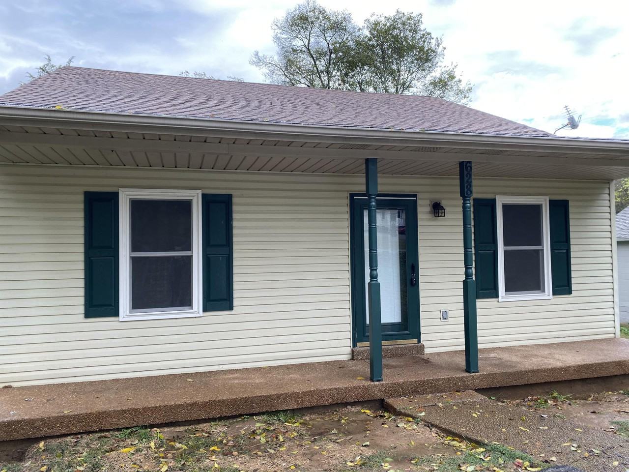 628 Center St - Photo 2 of 12