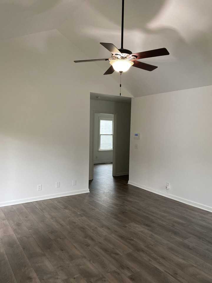 628 Center St - Photo 3 of 12