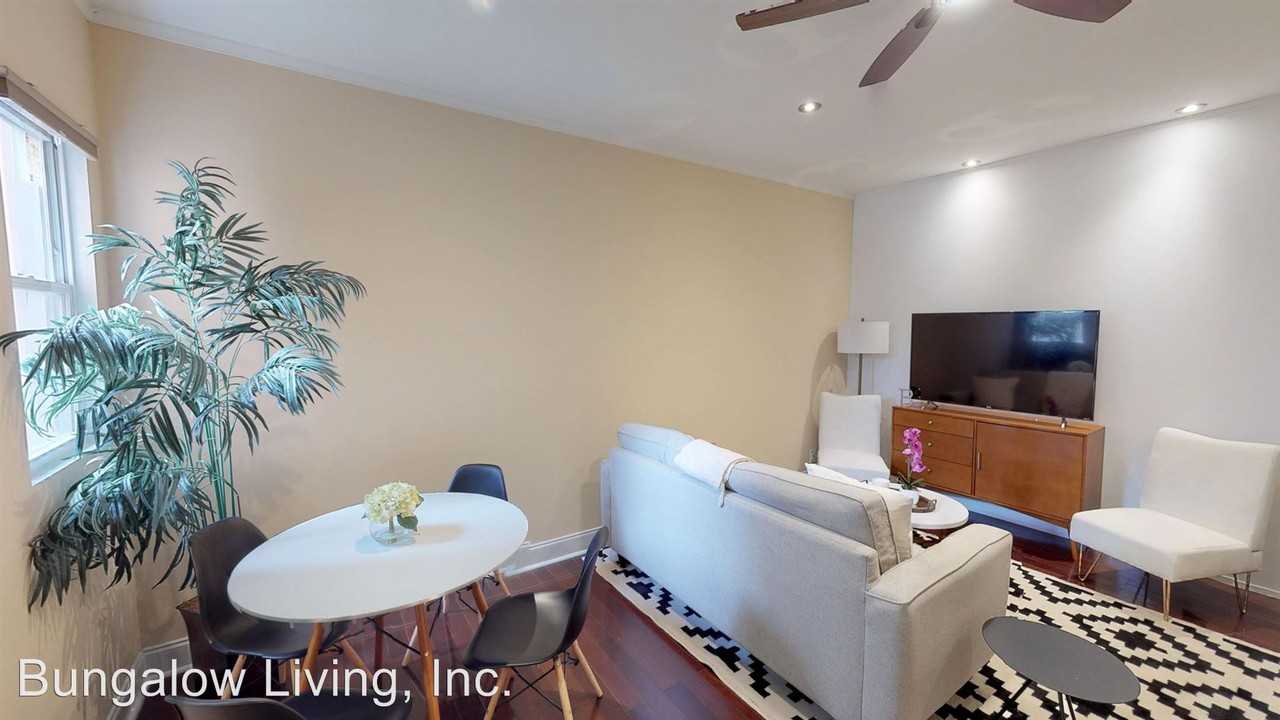 1220 Catharine St - Photo 2 of 6