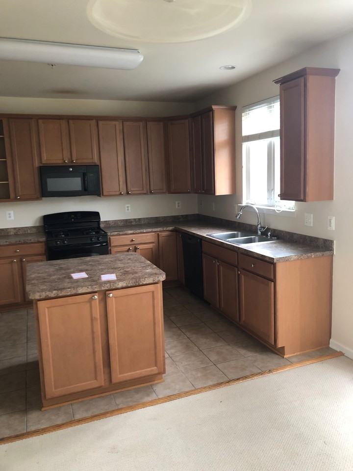 25520 Joy Ln - Photo 3 of 15