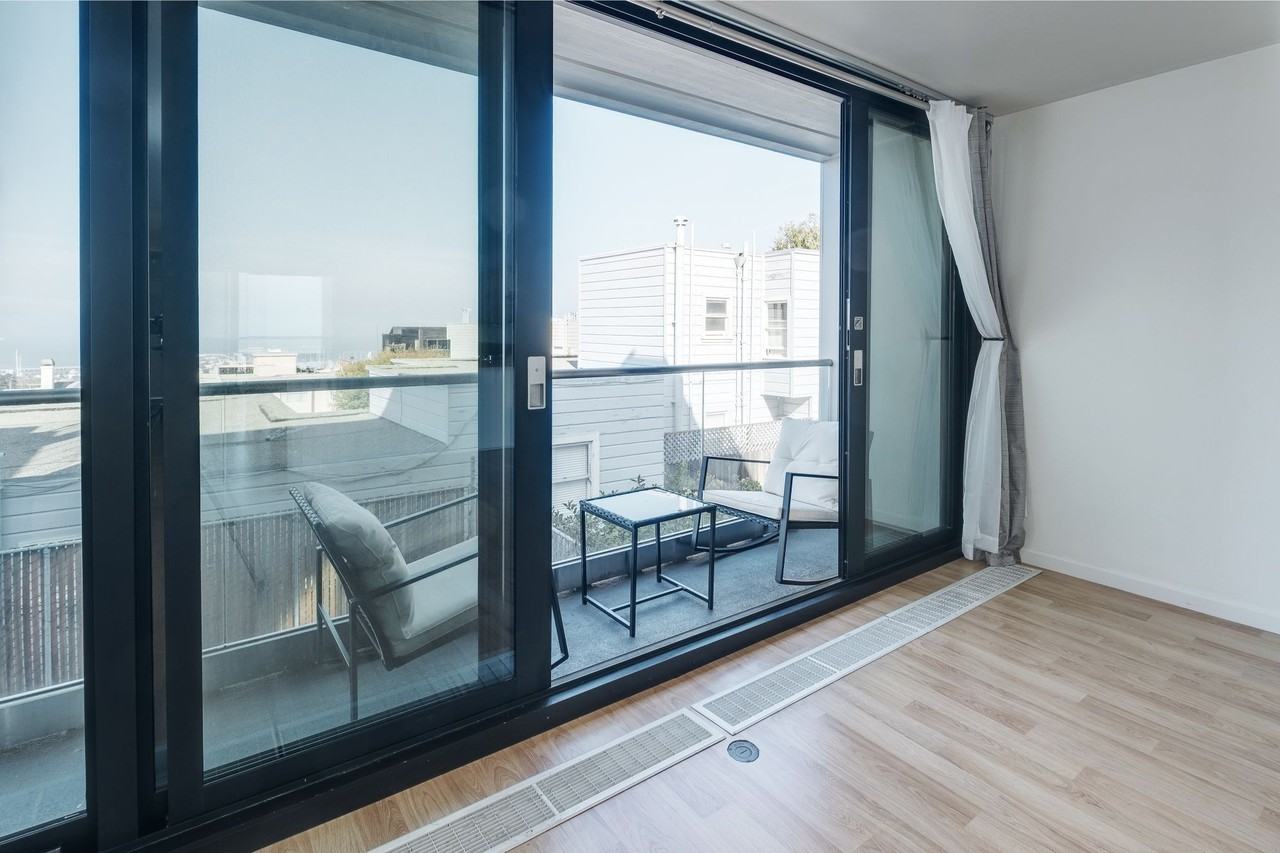 454 Lombard St 3 - Photo 3 of 28