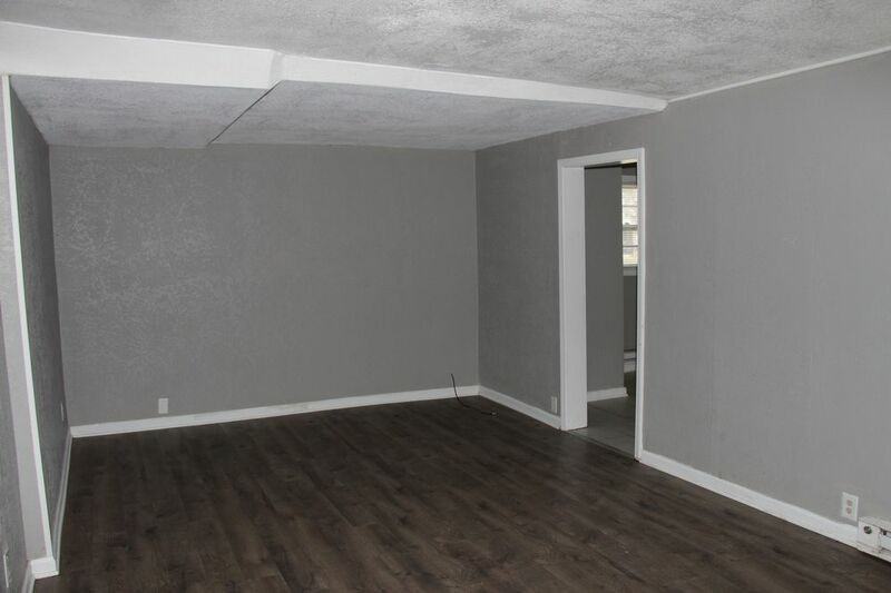 1067 21st St - Photo 2 of 6