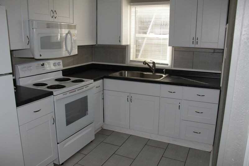 1067 21st St - Photo 3 of 6