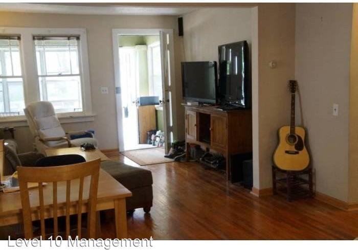 1022 12th Ave SE - Photo 3 of 7