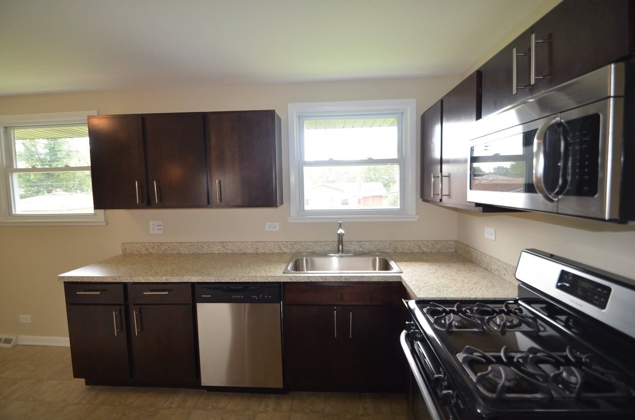 16408 Craig Dr - Photo 3 of 9