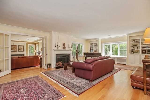 575 Sheridan Rd - Photo 2 of 20