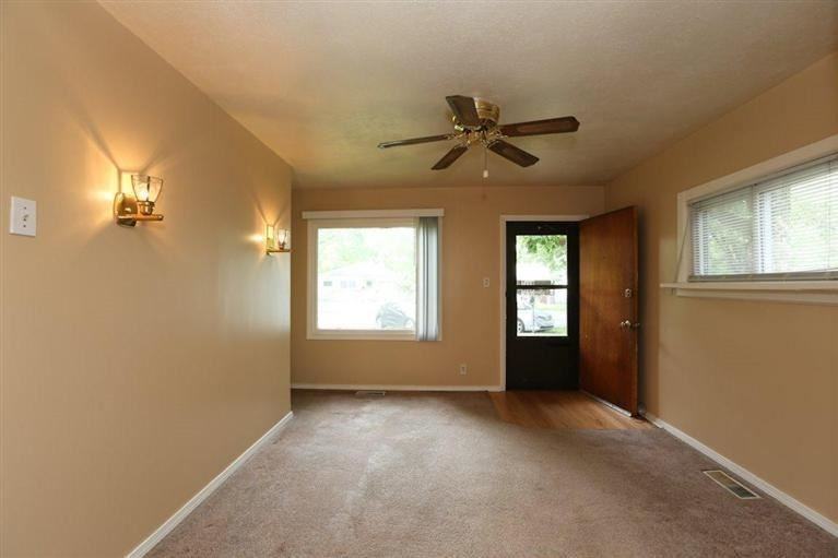 435 S Lawrence St - Photo 3 of 9