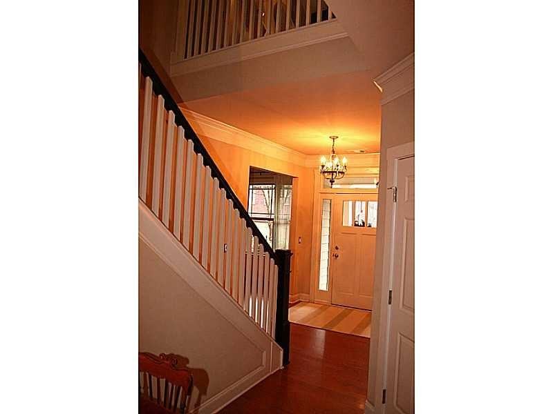 2047 Village Crest Dr - Photo 3 of 25