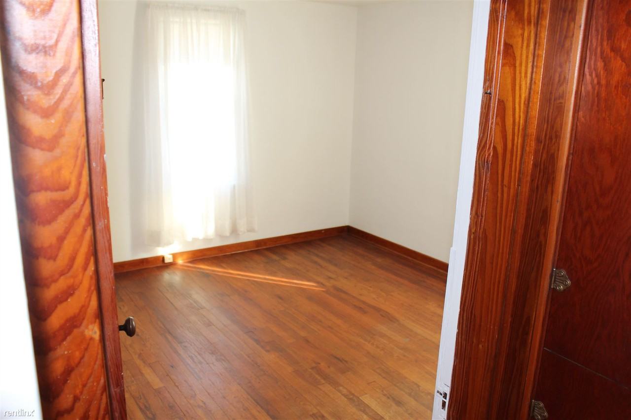 1425 Waldo Ct - Photo 2 of 4