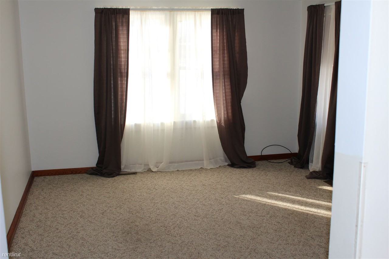 1425 Waldo Ct - Photo 3 of 4