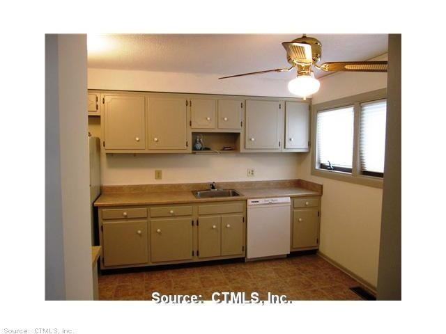 32 Currier Way - Photo 2 of 18