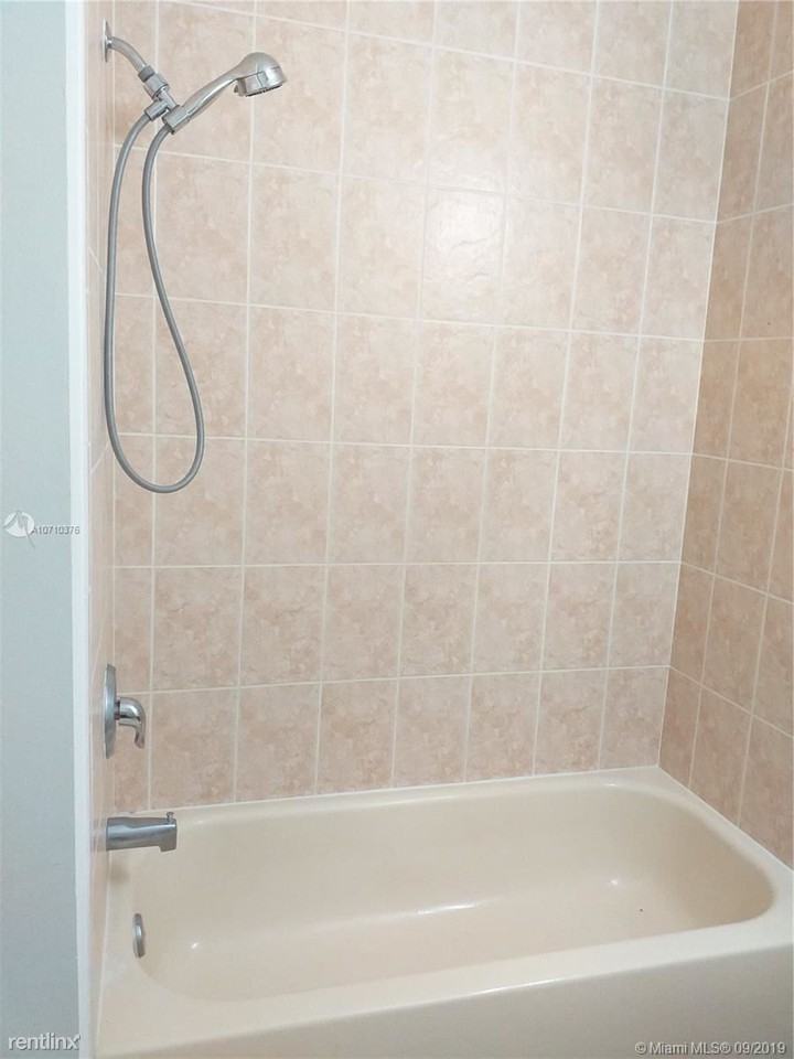 I75 And Pembroke Pines Blvd - Photo 2 of 9