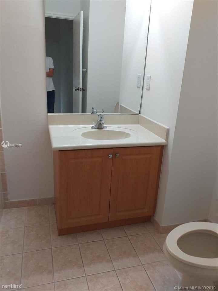 I75 And Pembroke Pines Blvd - Photo 3 of 9