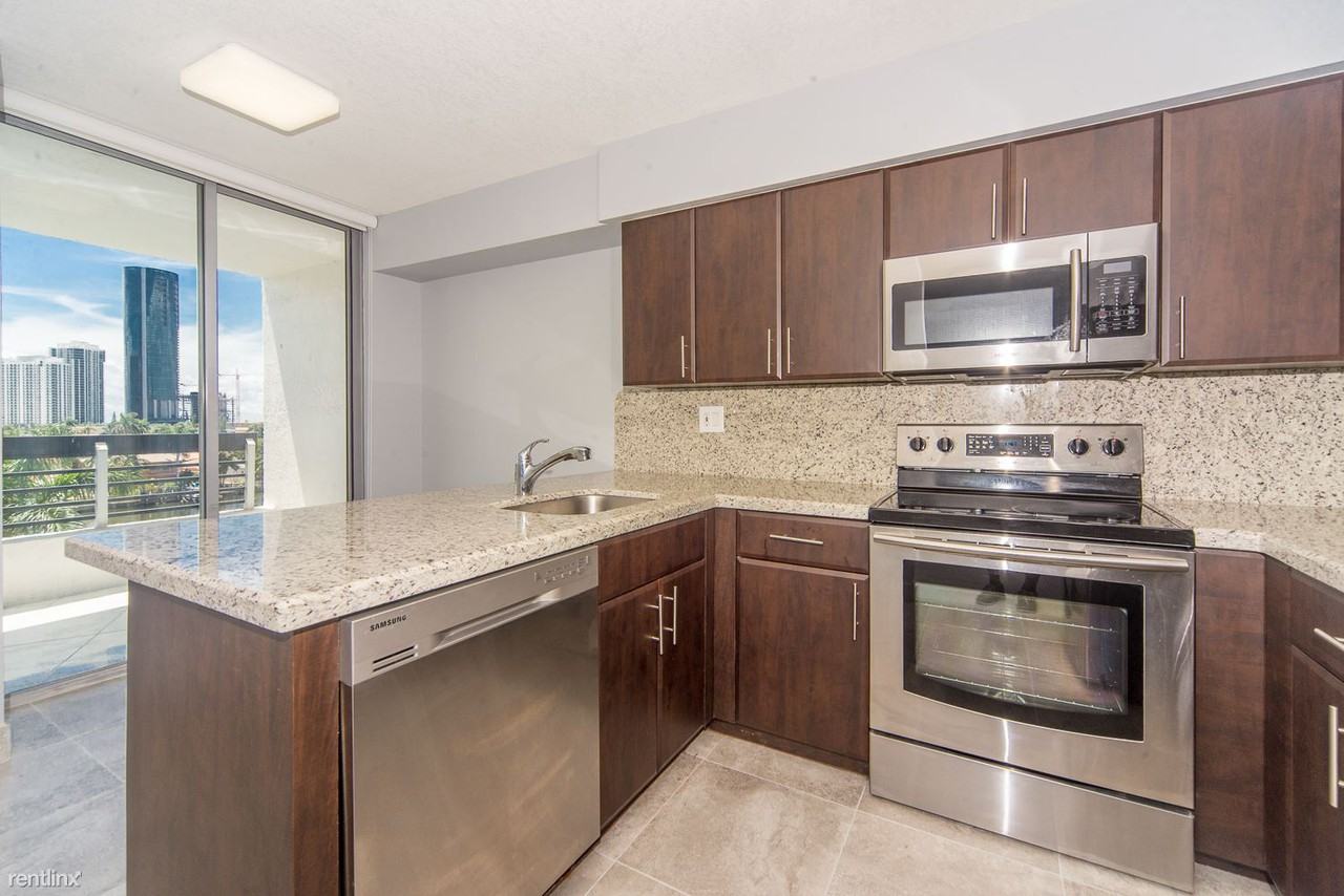 19195 Mystic Pointe Dr - Photo 3 of 12