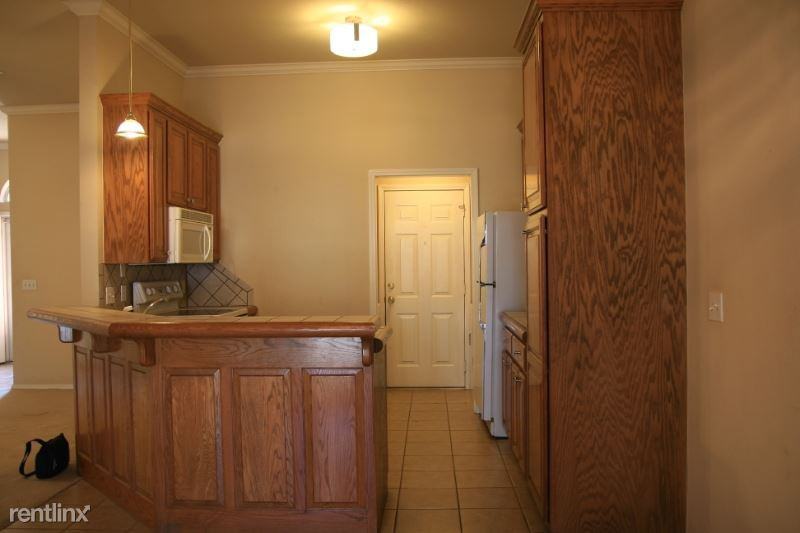 2631 Silvertree Dr - Photo 2 of 15