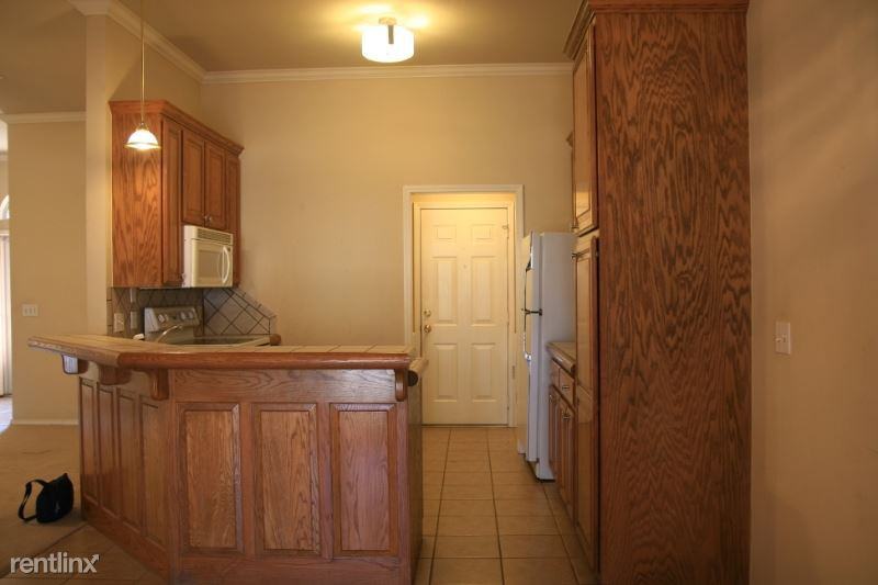 2631 Silvertree Dr - Photo 3 of 15