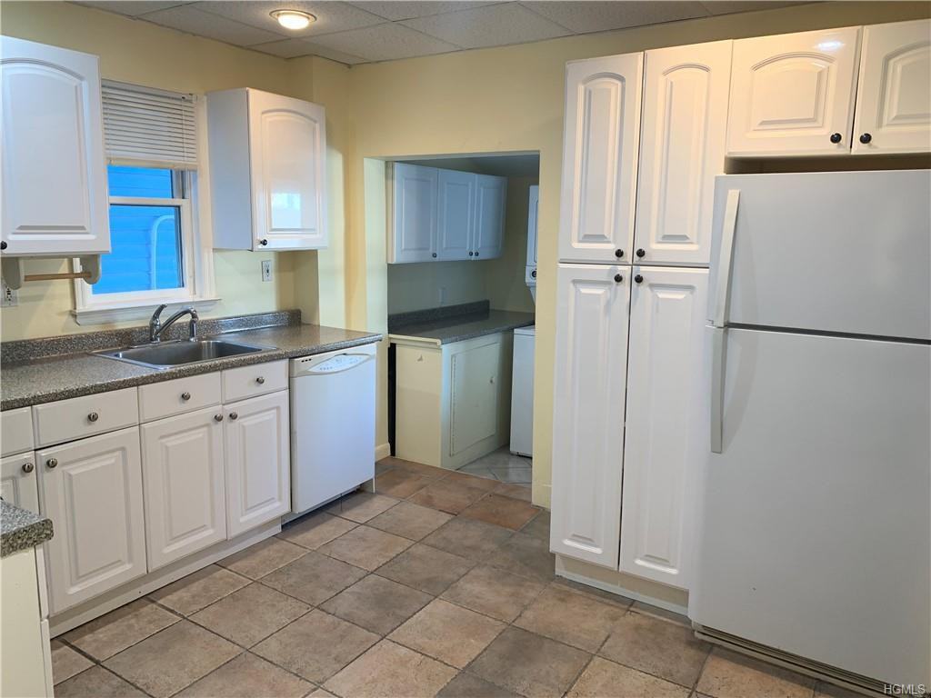 17 Lawrence Avenue Unit 2 - Photo 2 of 17