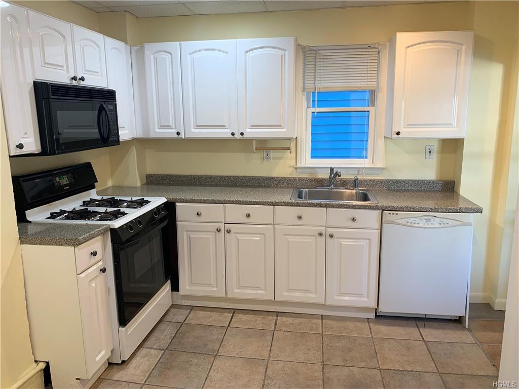 17 Lawrence Avenue Unit 2 - Photo 3 of 17