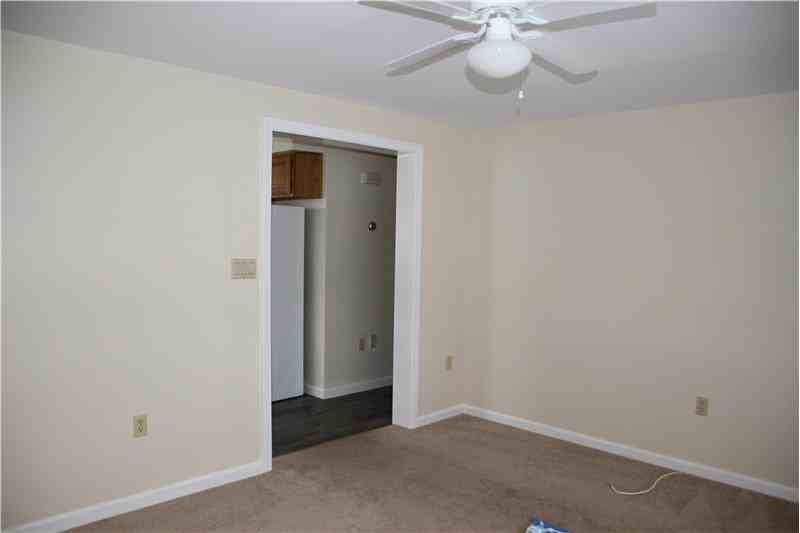 19 Berclay St - Photo 3 of 11