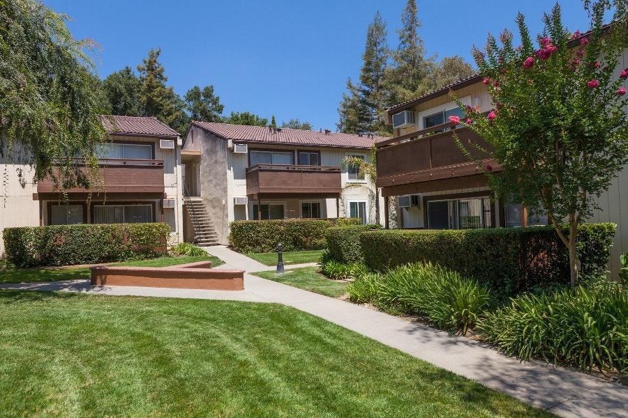 Bellagio Villas - Photo 2 of 4