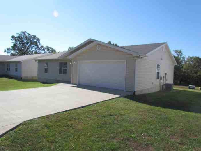 352 Eastlawn Avenue - Photo 3 of 34