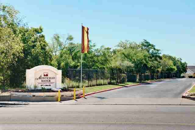 Monticello Manor Apartments - Photo 2 of 7